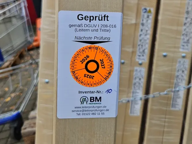 Leiter mit Prüfplakette – Leiterprüfung in Wuppertal